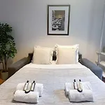 Renovated Champs-Elysees Retreat