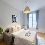 Renovated Champs-Elysees Retreat