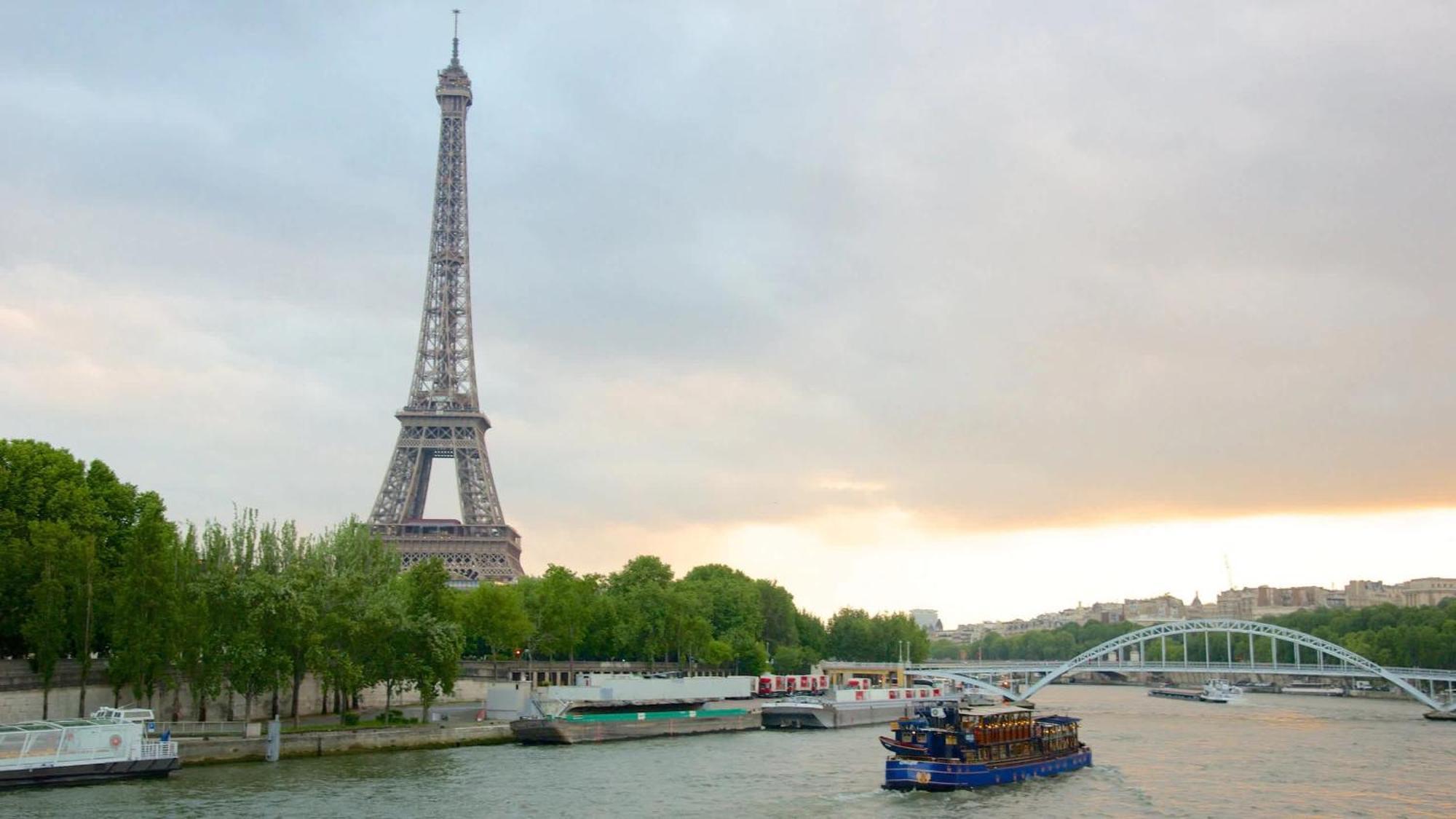 Apartment Renovated Champs-elysees Retreat Paris