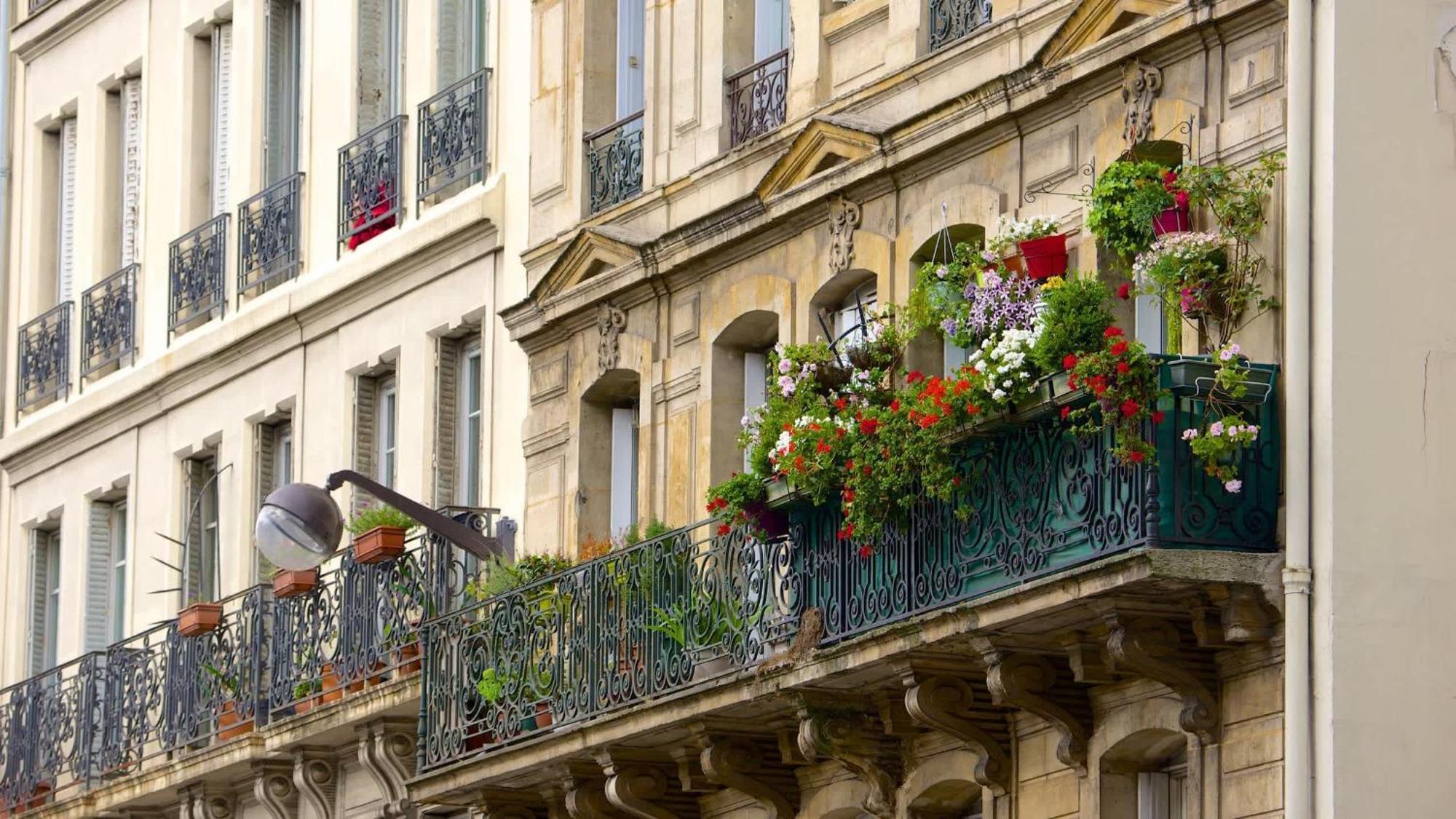 Renovated Champs-elysees Retreat