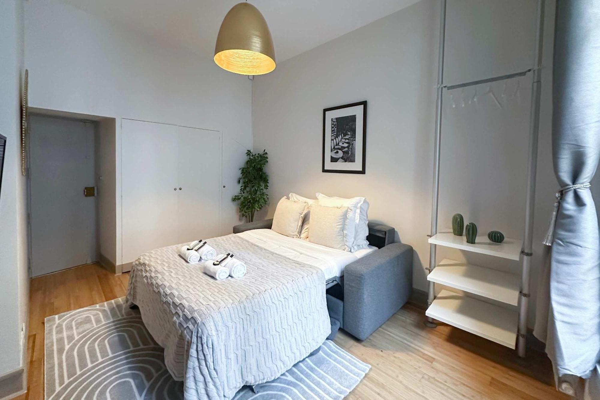 Renovated Champs-elysees Retreat