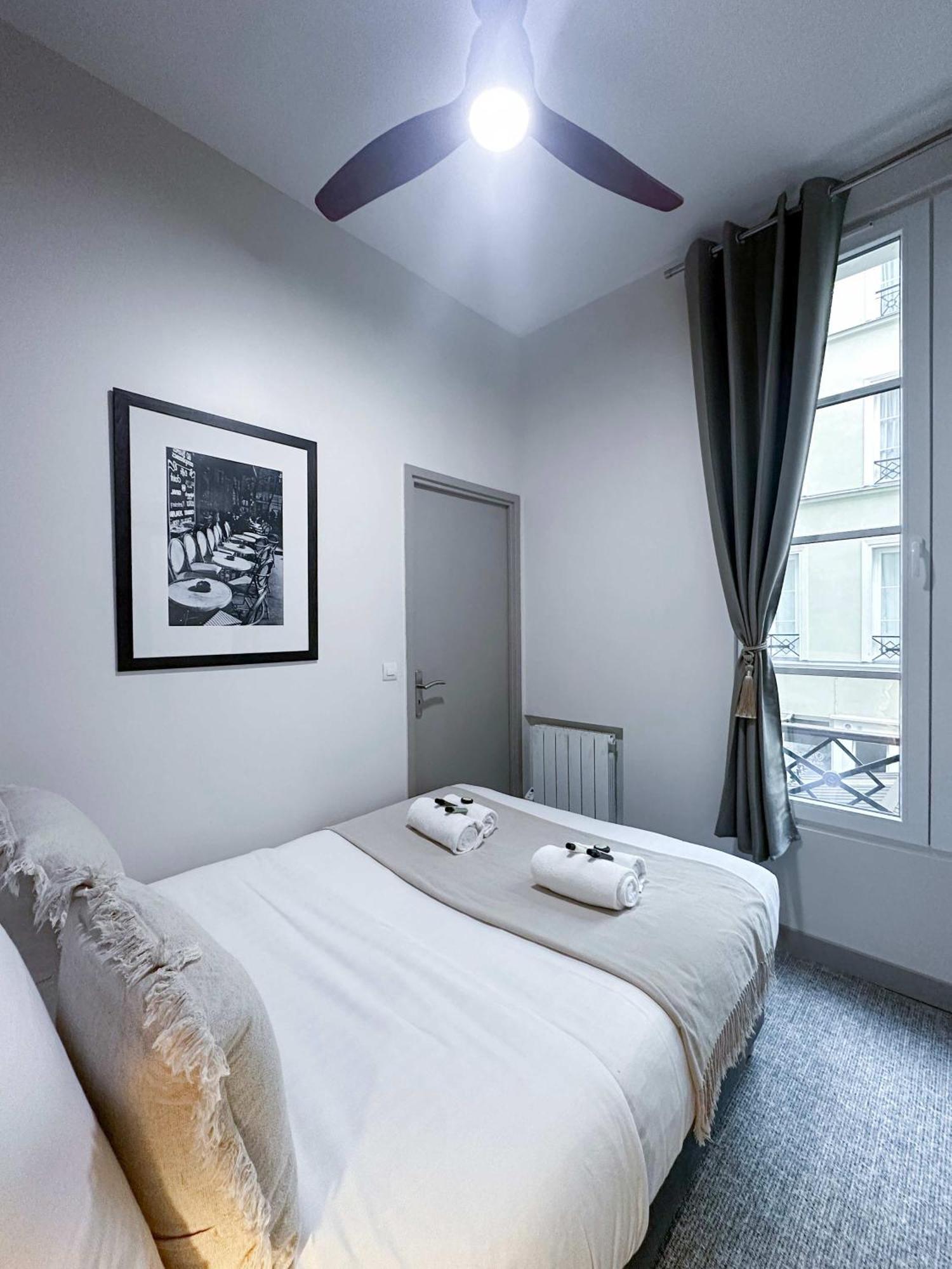Renovated Champs-elysees Retreat Paris