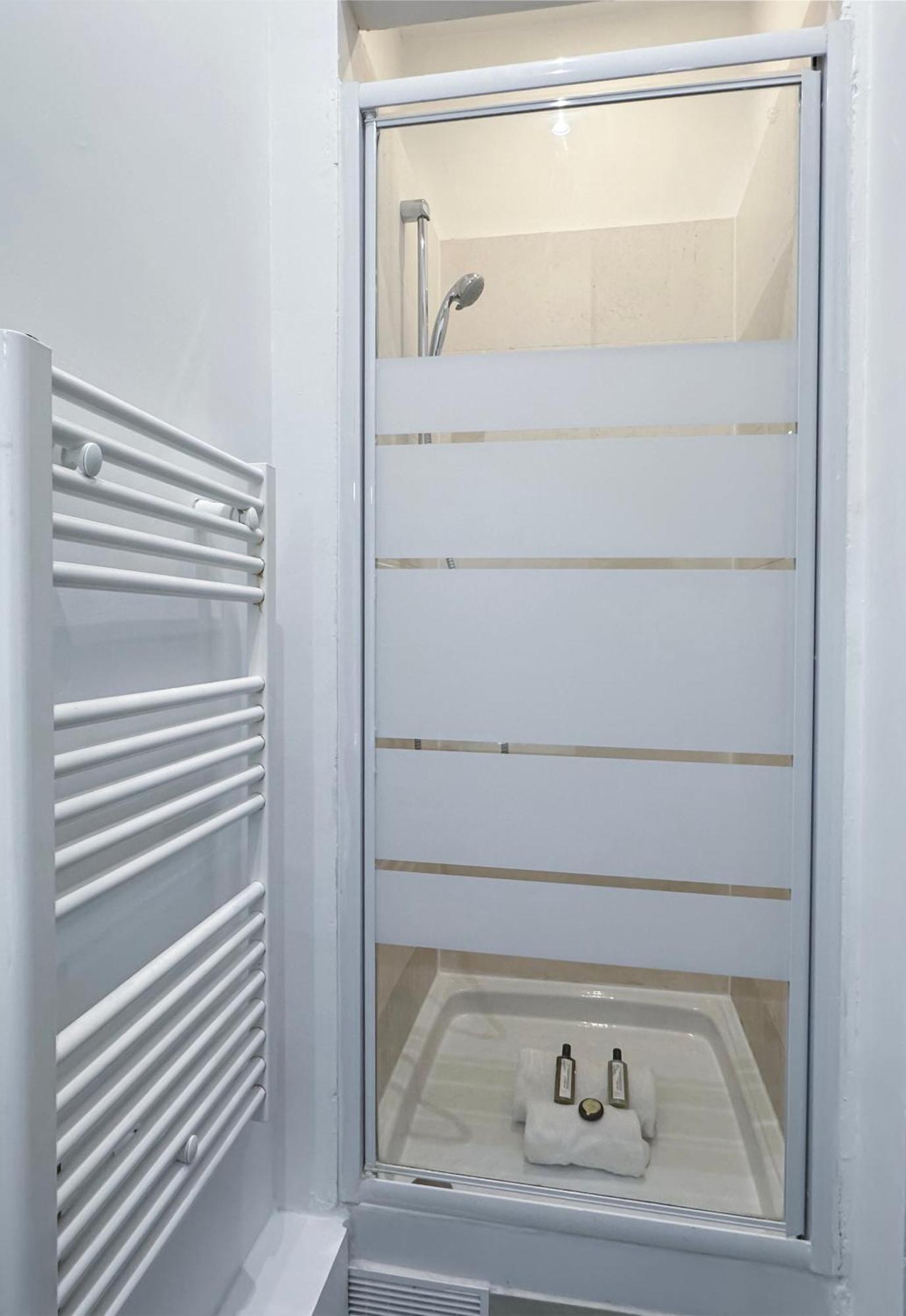 Renovated Champs-elysees Retreat * Paris