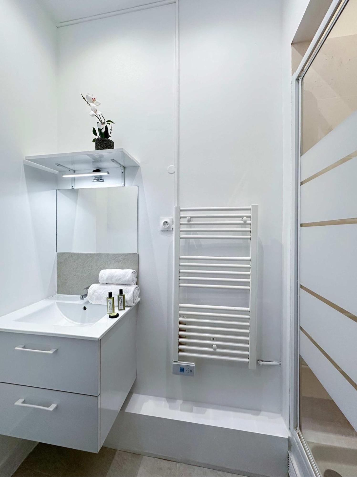 Renovated Champs-elysees Retreat * Paris