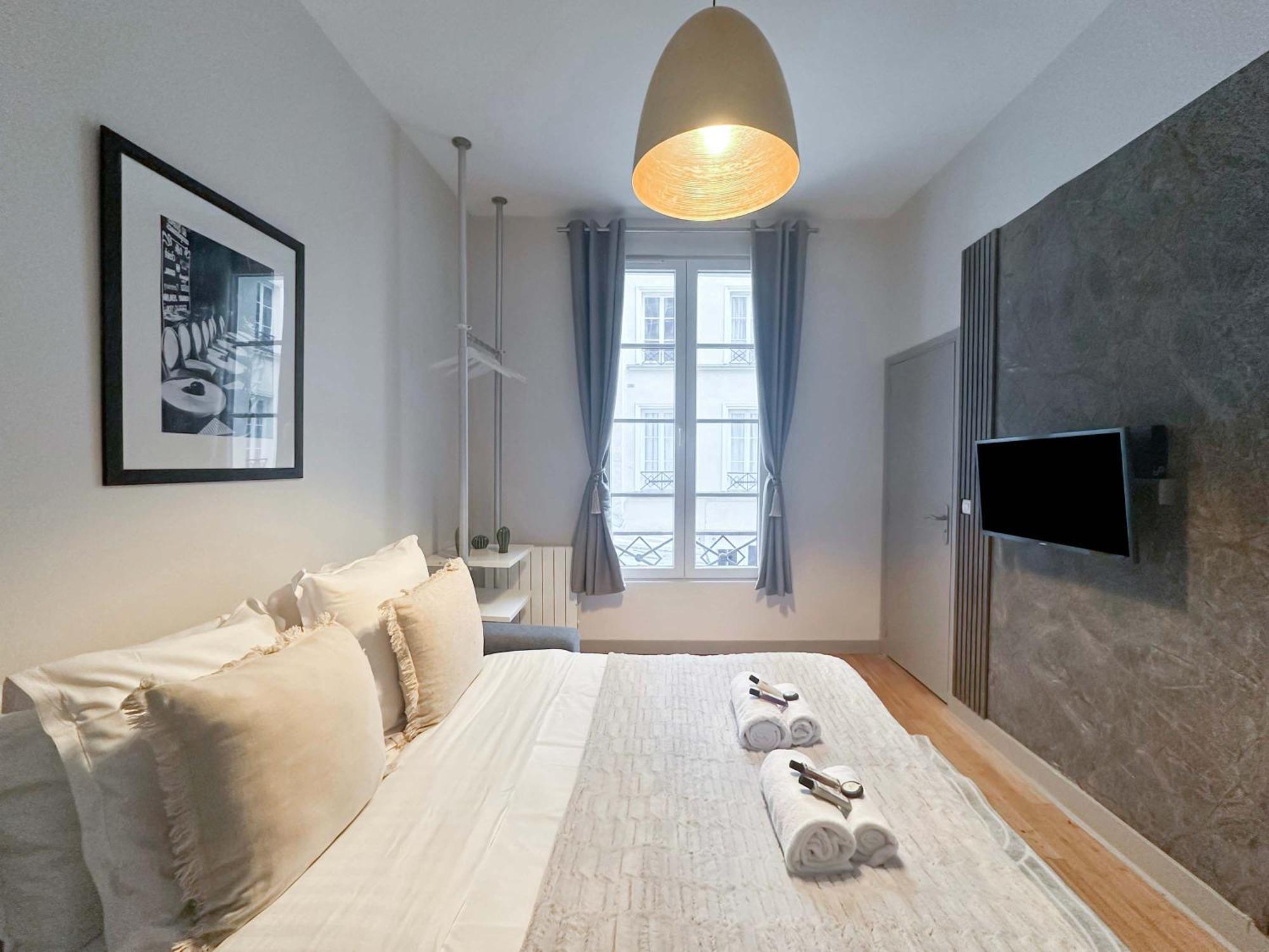 Renovated Champs-elysees Retreat Apartment