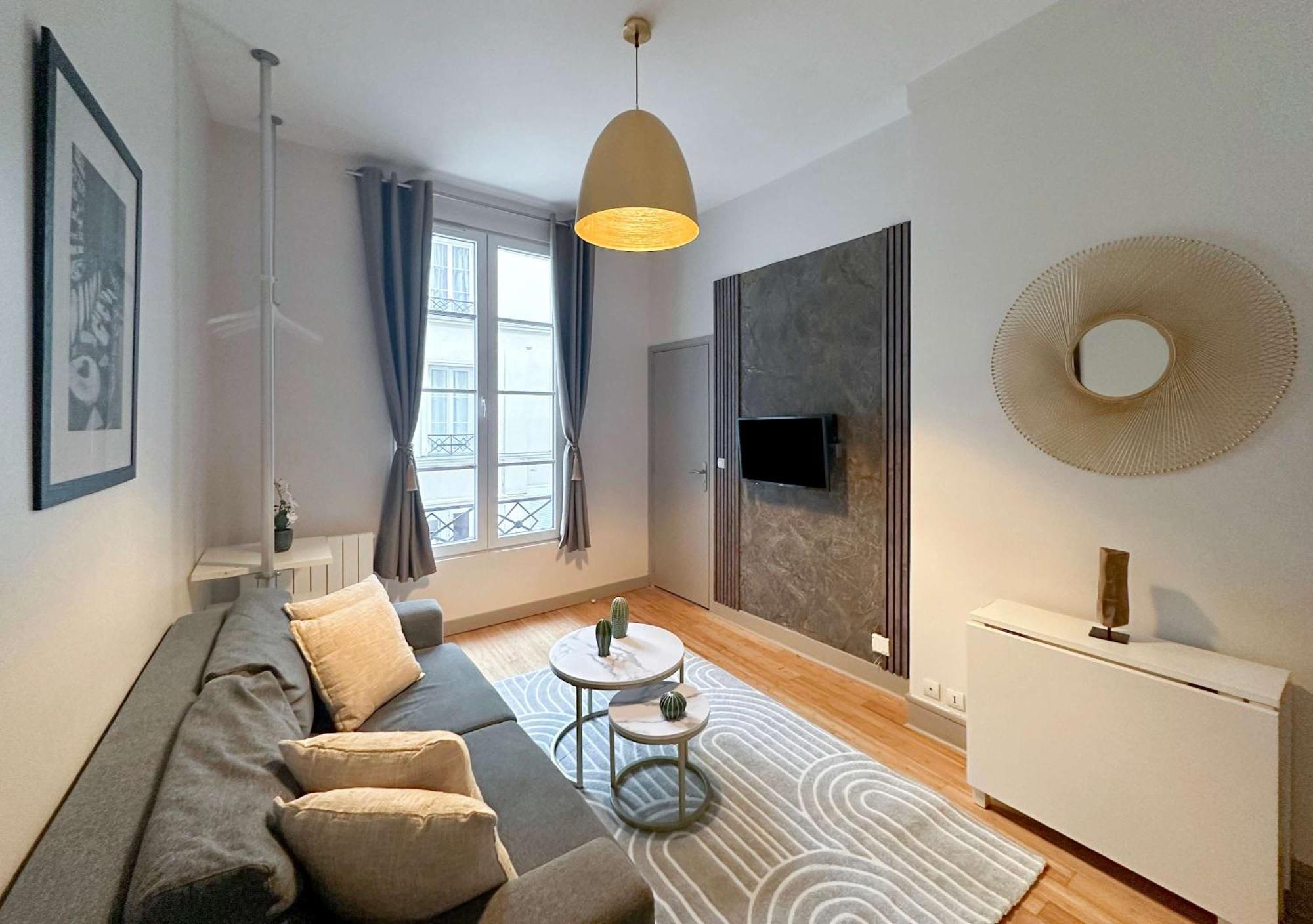 Renovated Champs-elysees Retreat Apartment